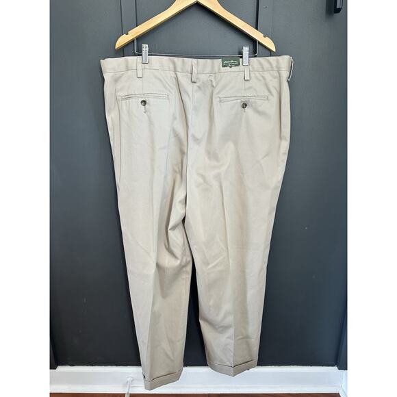 Eddie Bauer Relaxed Fit NEW Pleated Khaki Trousers - Size 42 X 30 - Picture 7 of 7